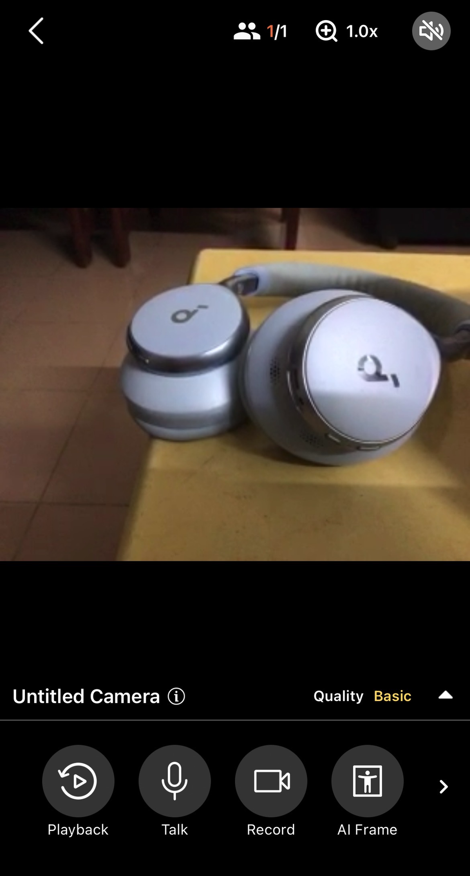 Um exemplo de transmissão ao vivo do AlfredCamera usando um dispositivo sobressalente.