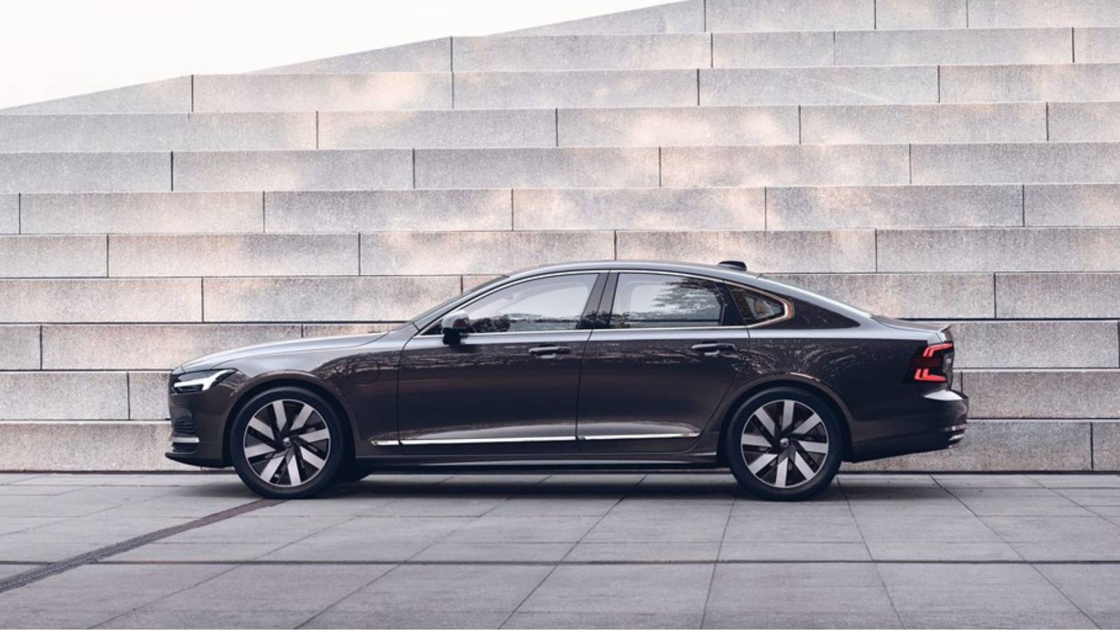 Used Luxury Hybrid: Why You Should Consider It Now Used Luxury Hybrid: Why You Should Consider It Now