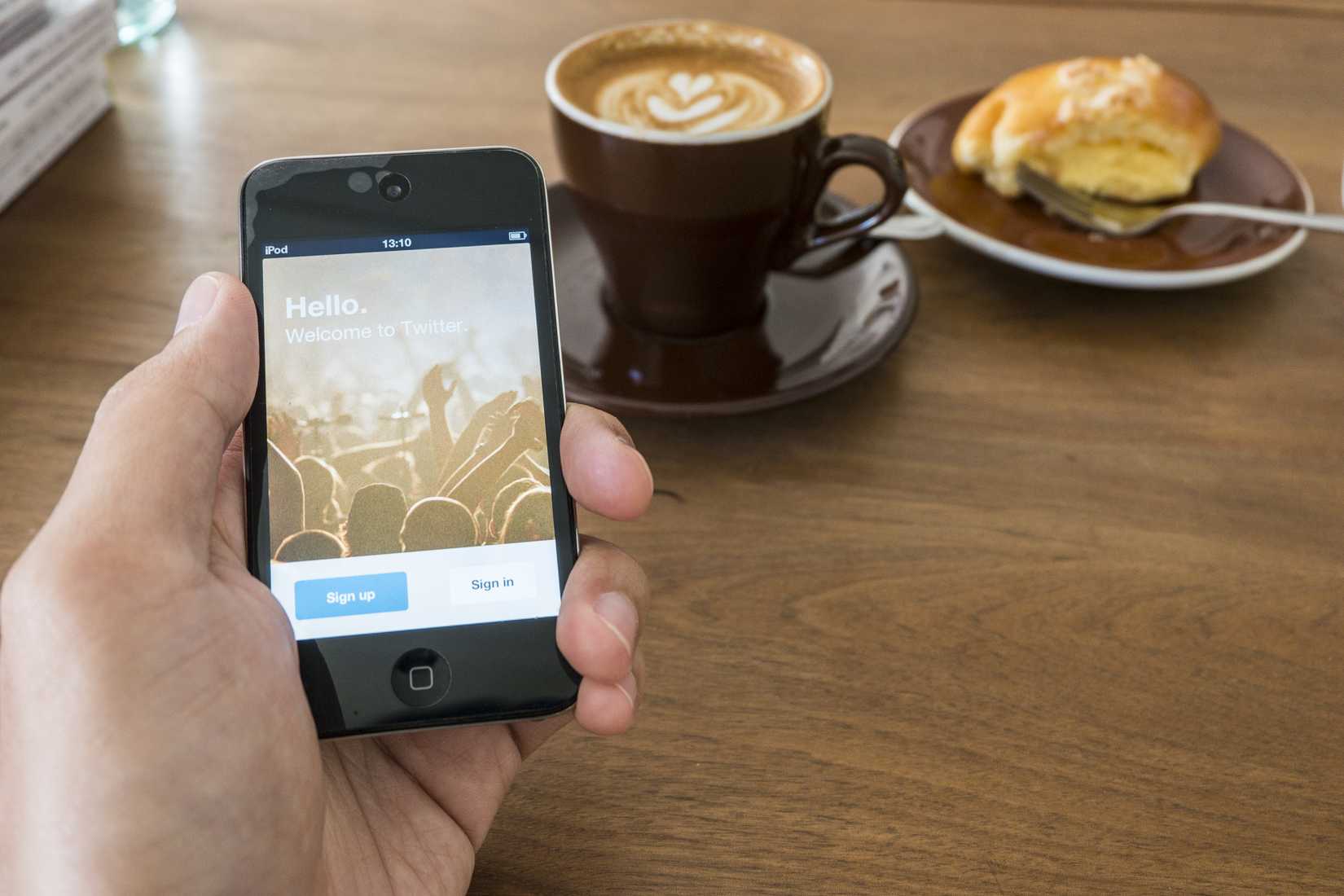 Tela de login do aplicativo Twitter na tela do dispositivo iPod touch da Apple.