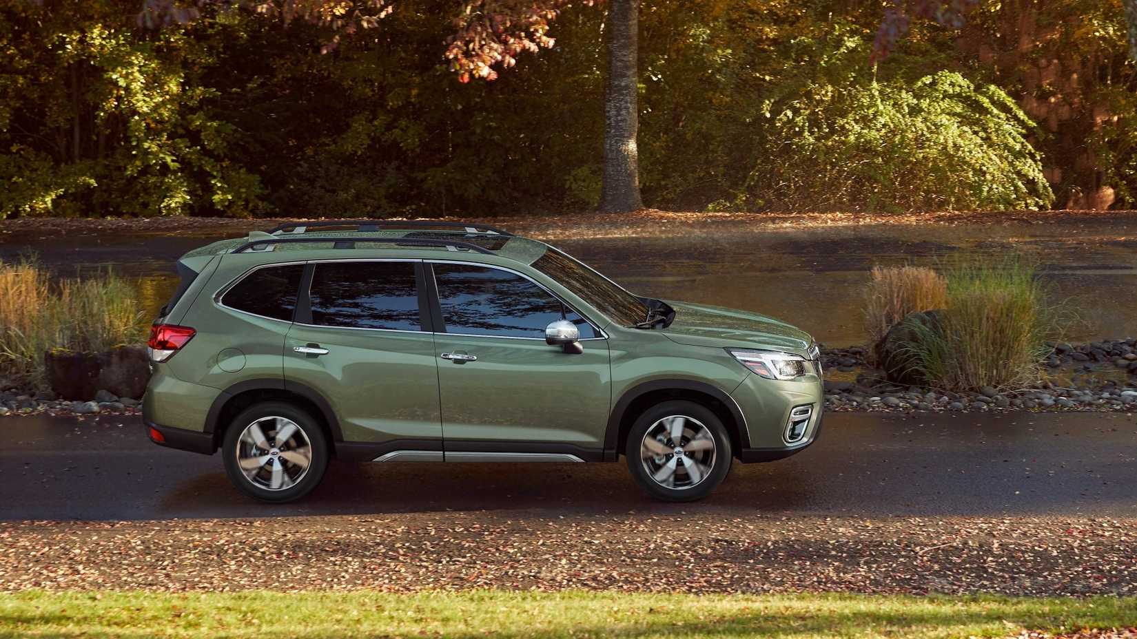 Foto lateral de um Subaru Forester 2019