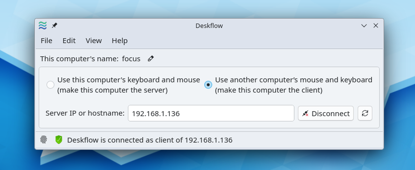 O aplicativo Deskflow em um computador Linux mostrando o status de conexão a um servidor.