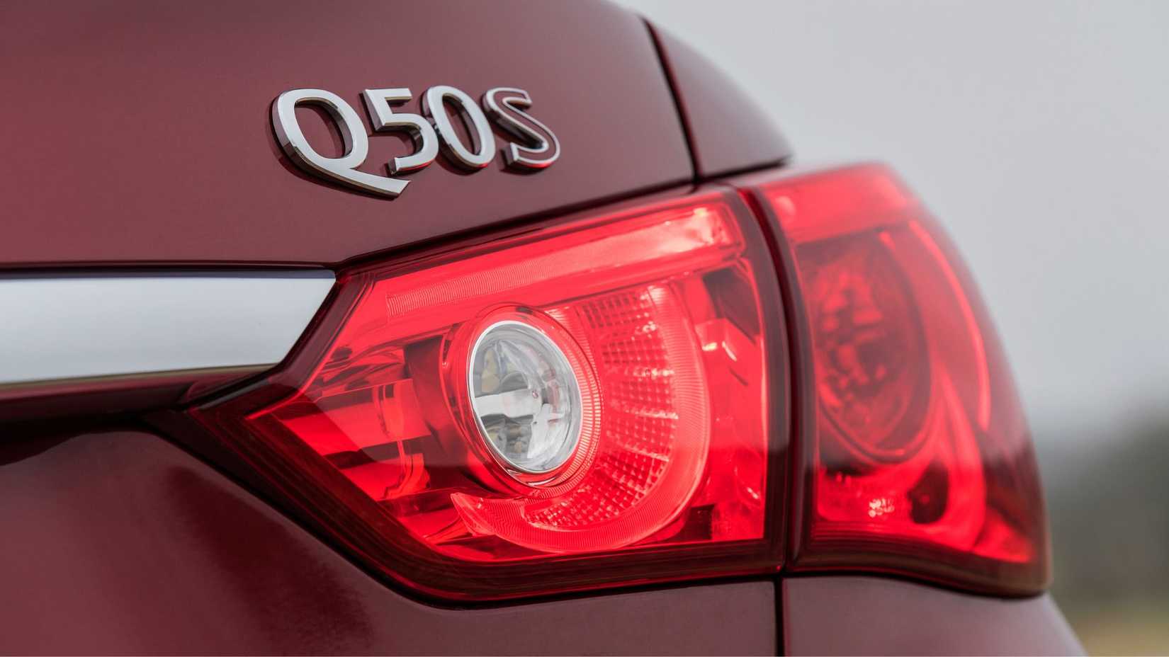 Close-up shot of the badging on the trunk lid of a red 2016 Infiniti Q50 Red Sport 400.