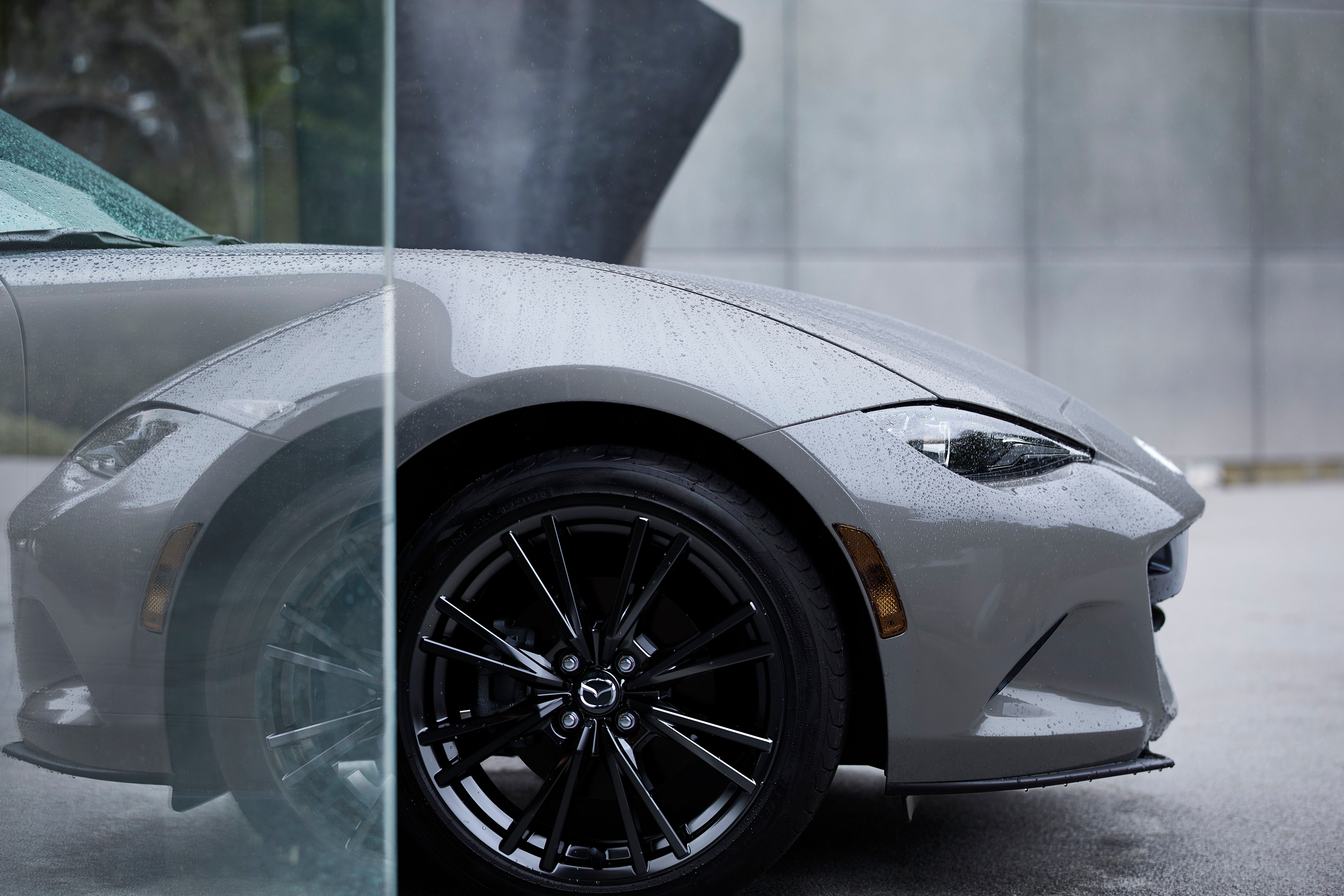 2026 মাজদা MX-5 মিয়াটার যাত্রীবাহী সাইড হুইলের উপরের অংশ।