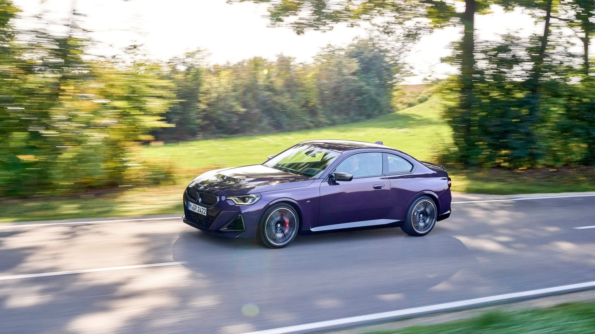 Toma frontal de 3/4 de un BMW Serie 2 Coupé 2022