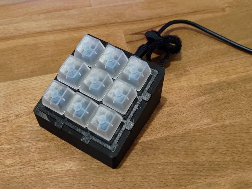 ESPDeck — макро-клавиатура с ESP32 в напечатанном на 3D-принтере корпусе.