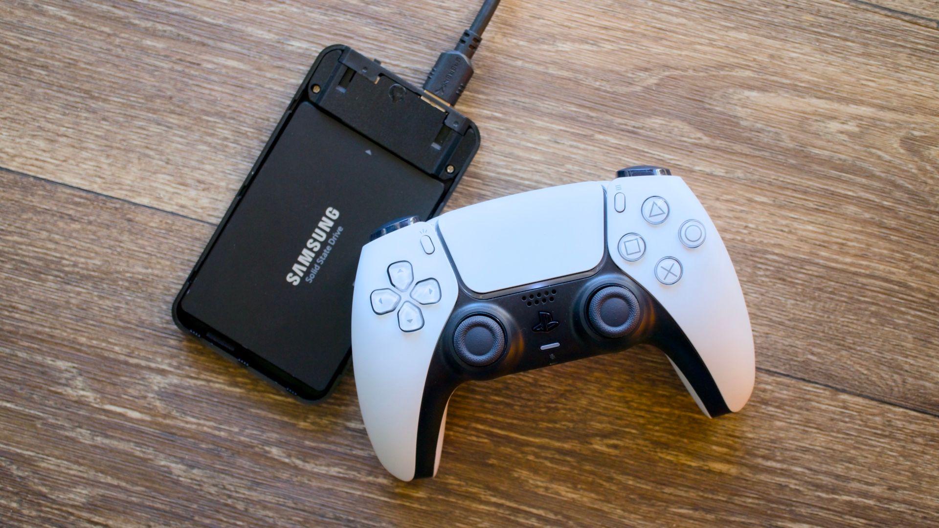 كيف تحول قرصك القديم إلى وحدة تخزين لـ بلايستيشن 5 وإكس بوكس؟