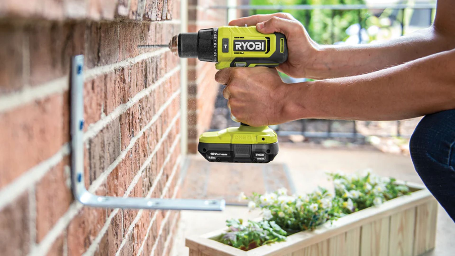 5 أدوات أساسية لكل مالك منزل جديد (لا غنى عنها)