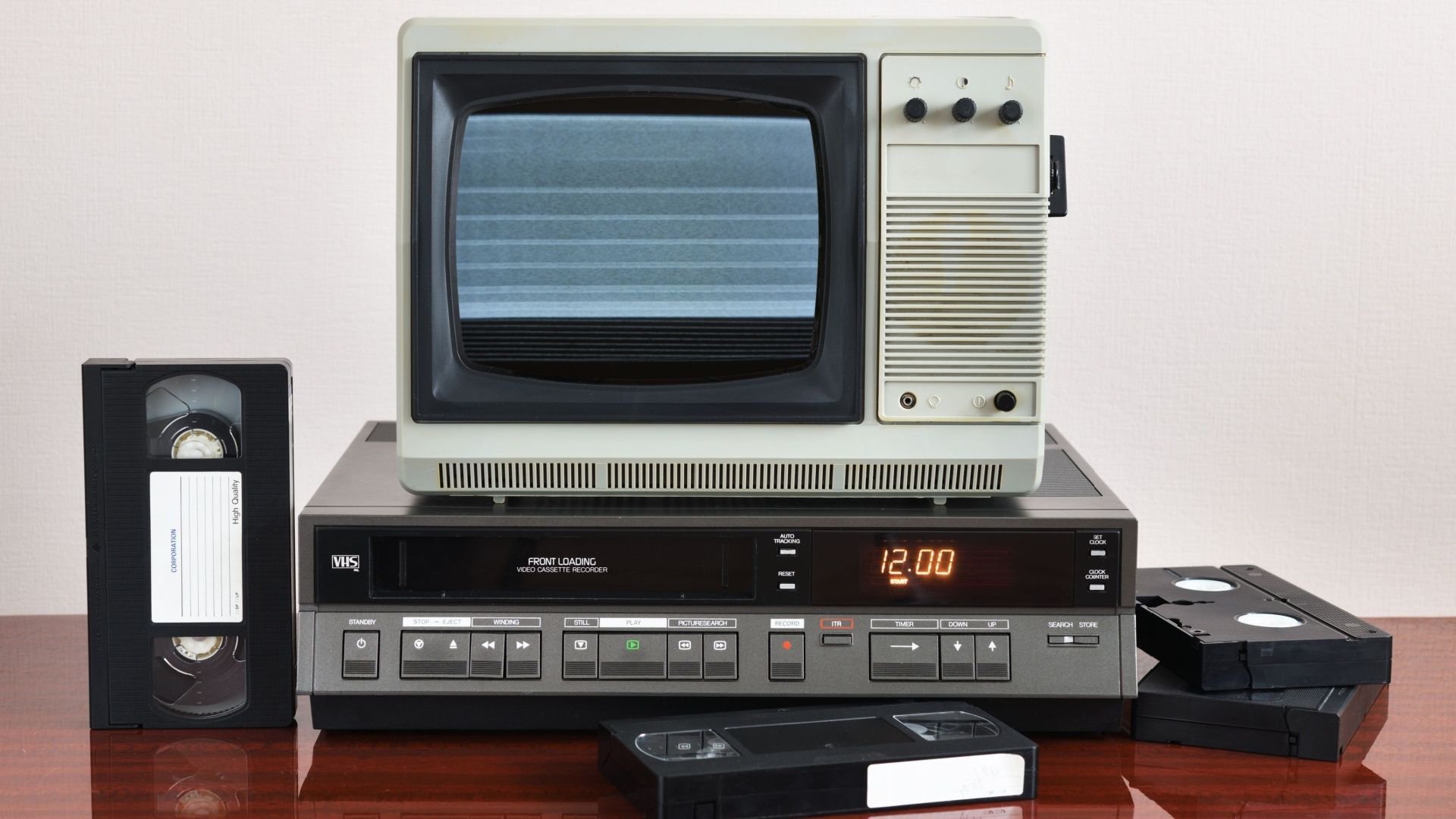 لغز الـ 12:00: لماذا كانت أجهزة التسعينات تومض باستمرار؟