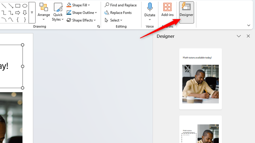 Microsoft PowerPoint の[デザイナー]ウィンドウ。画像やテキストとともにさまざまなデザインが含まれています。