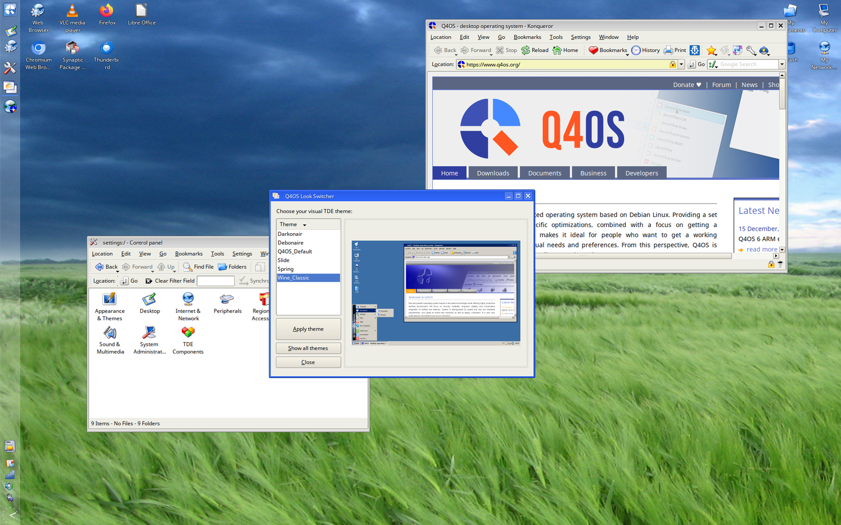 The Q4OS TDE desktop with a file browser, theme chooser, and web browser open in the Windows XP-style theme.