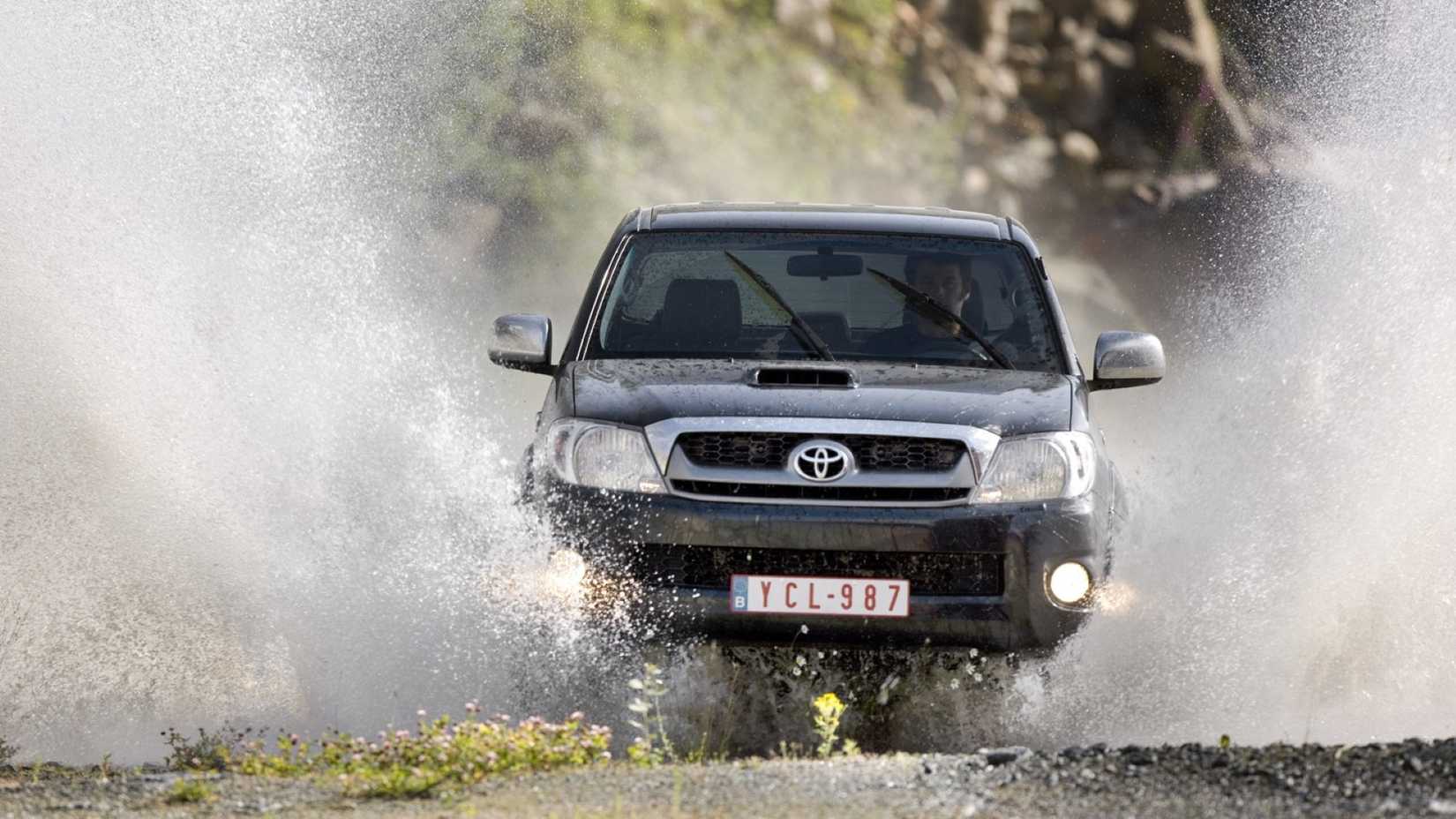 Frontal shot of a 2009 Toyota Hilux