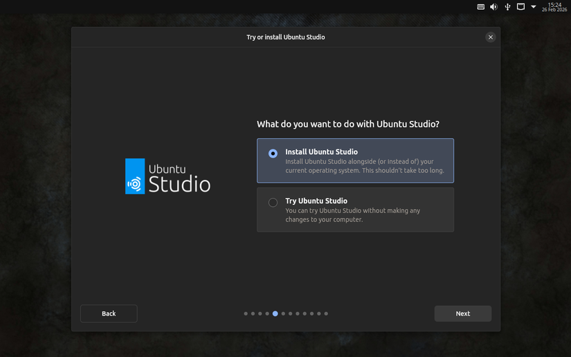 This is the best Linux distro for creative Windows refugees