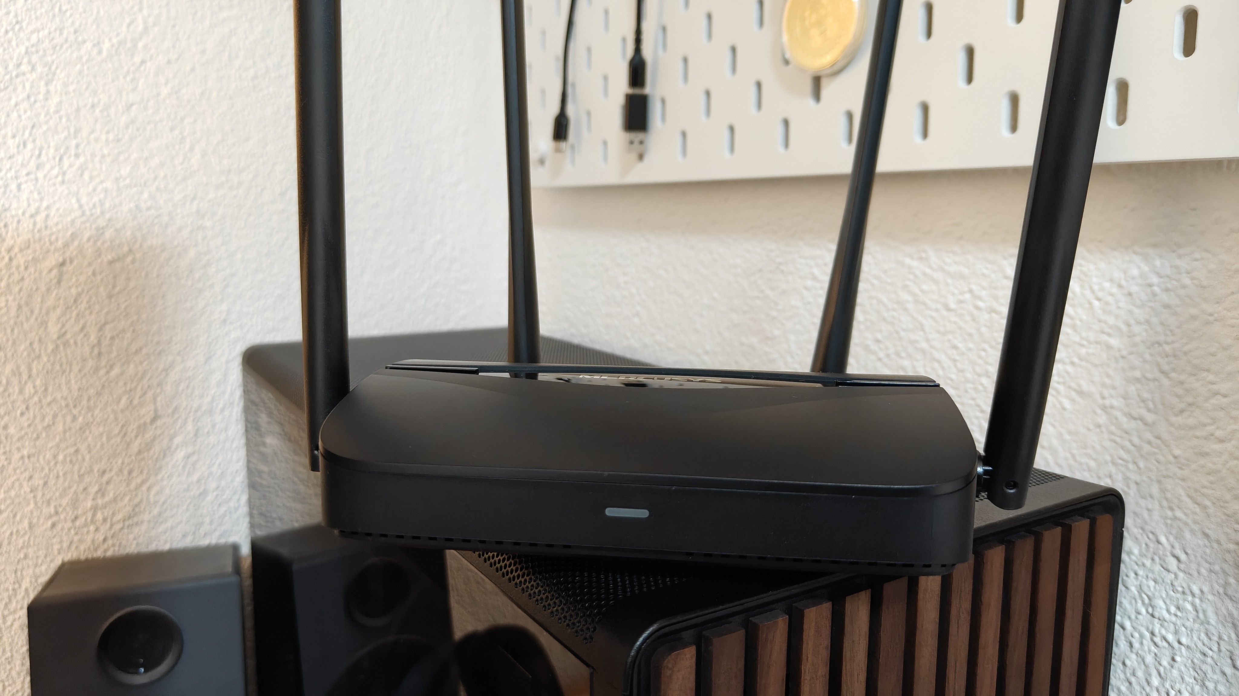 A Mercusys BE3600 MR25BE Wi-Fi 7 router.