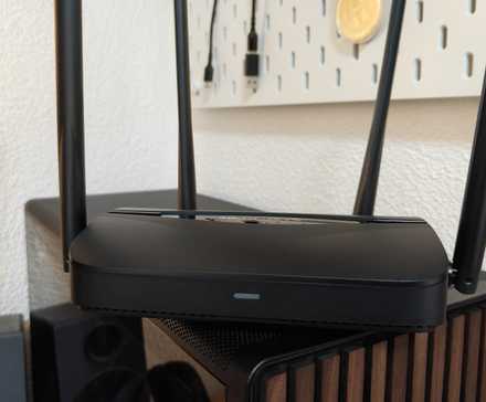 A Mercusys BE3600 MR25BE Wi-Fi 7 router.