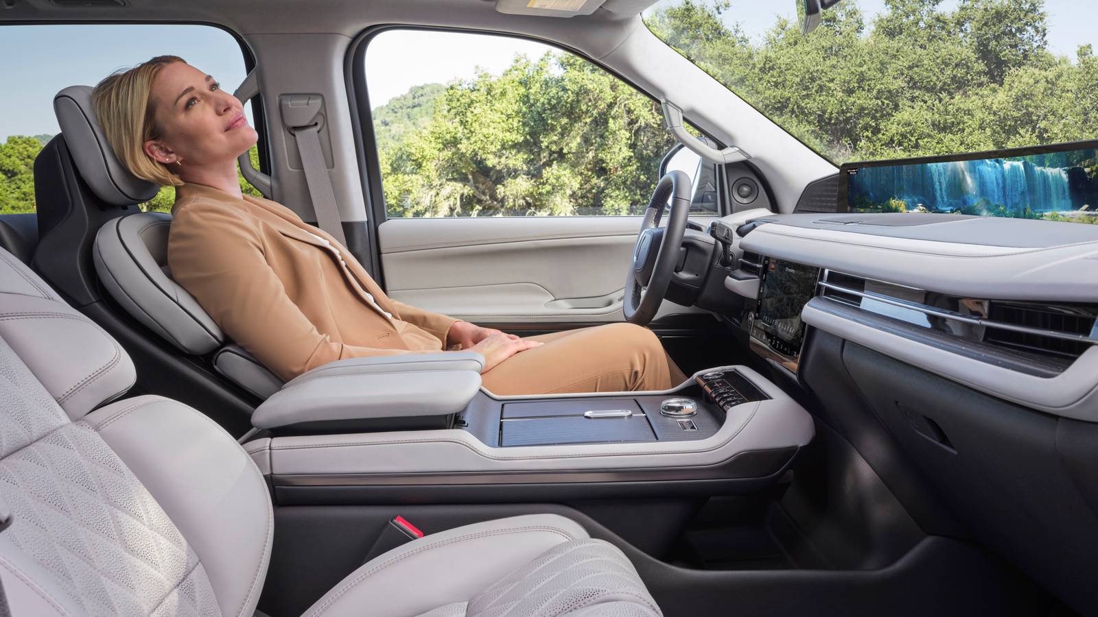 2025 Lincoln Navigator L Black Label interior with the driver relaxing in the front seat while parked