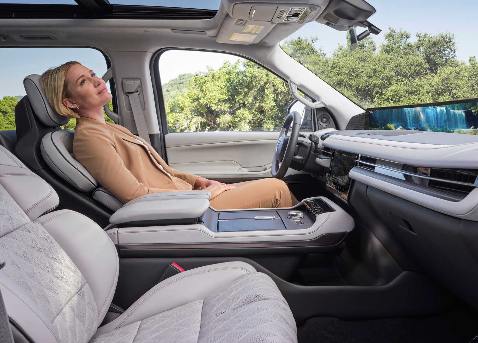 2025 Lincoln Navigator L Black Label interior with the driver relaxing in the front seat while parked