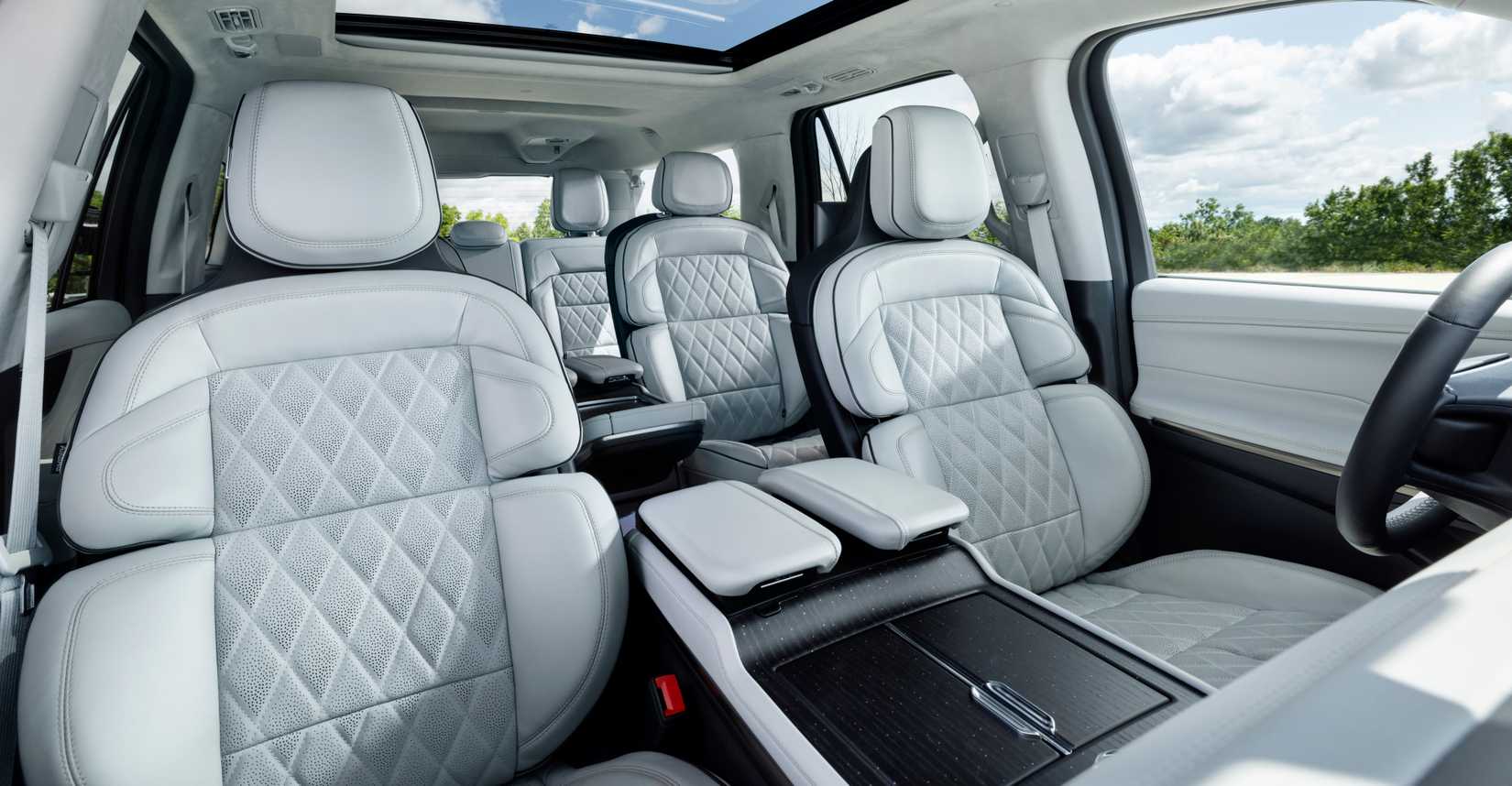 2025 Lincoln Navigator L Black Label Atmospheric interior array