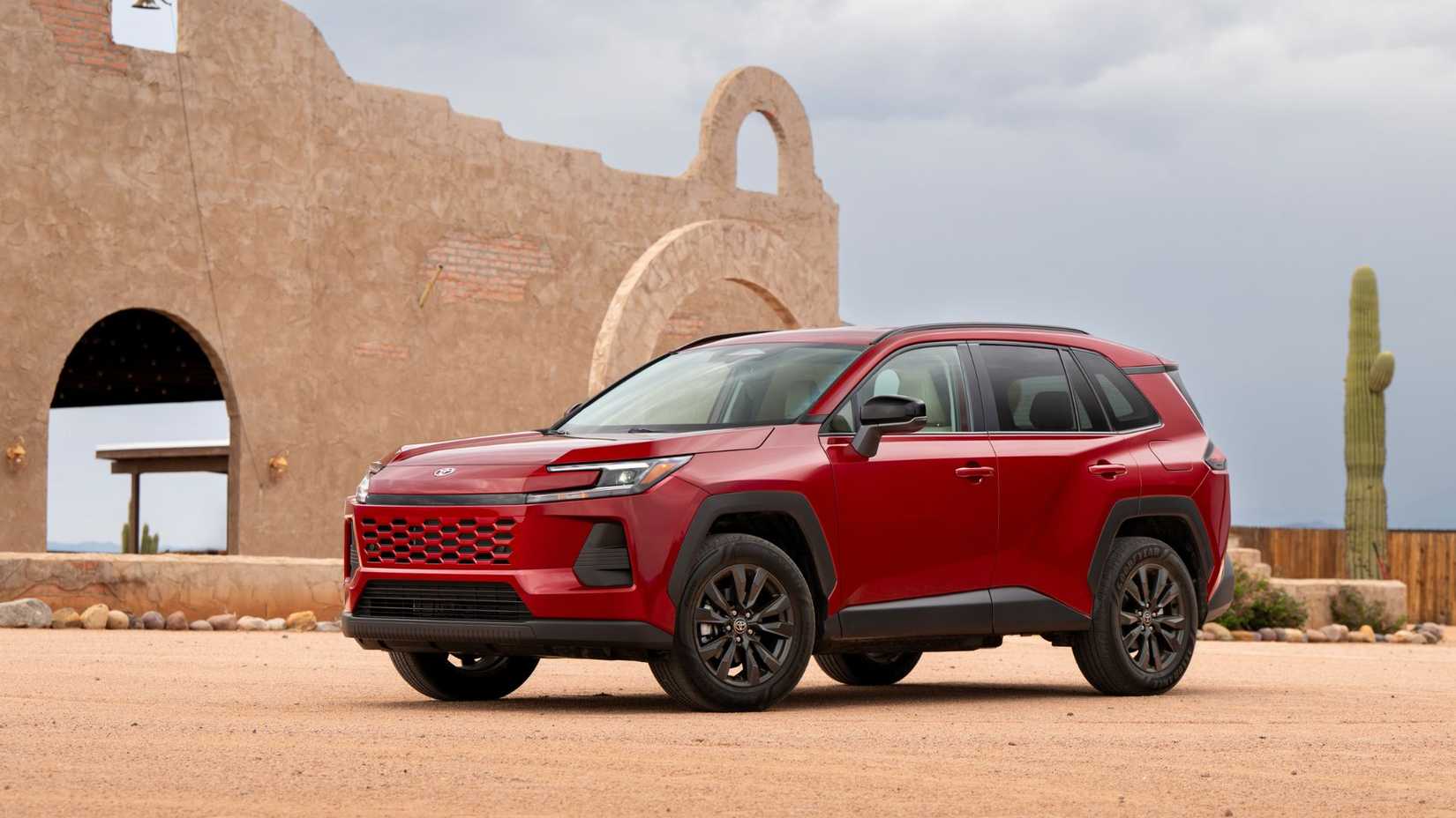 Plan statique 3/4 avant d'un Toyota RAV4 HEV XLE Premium 2026 rouge.