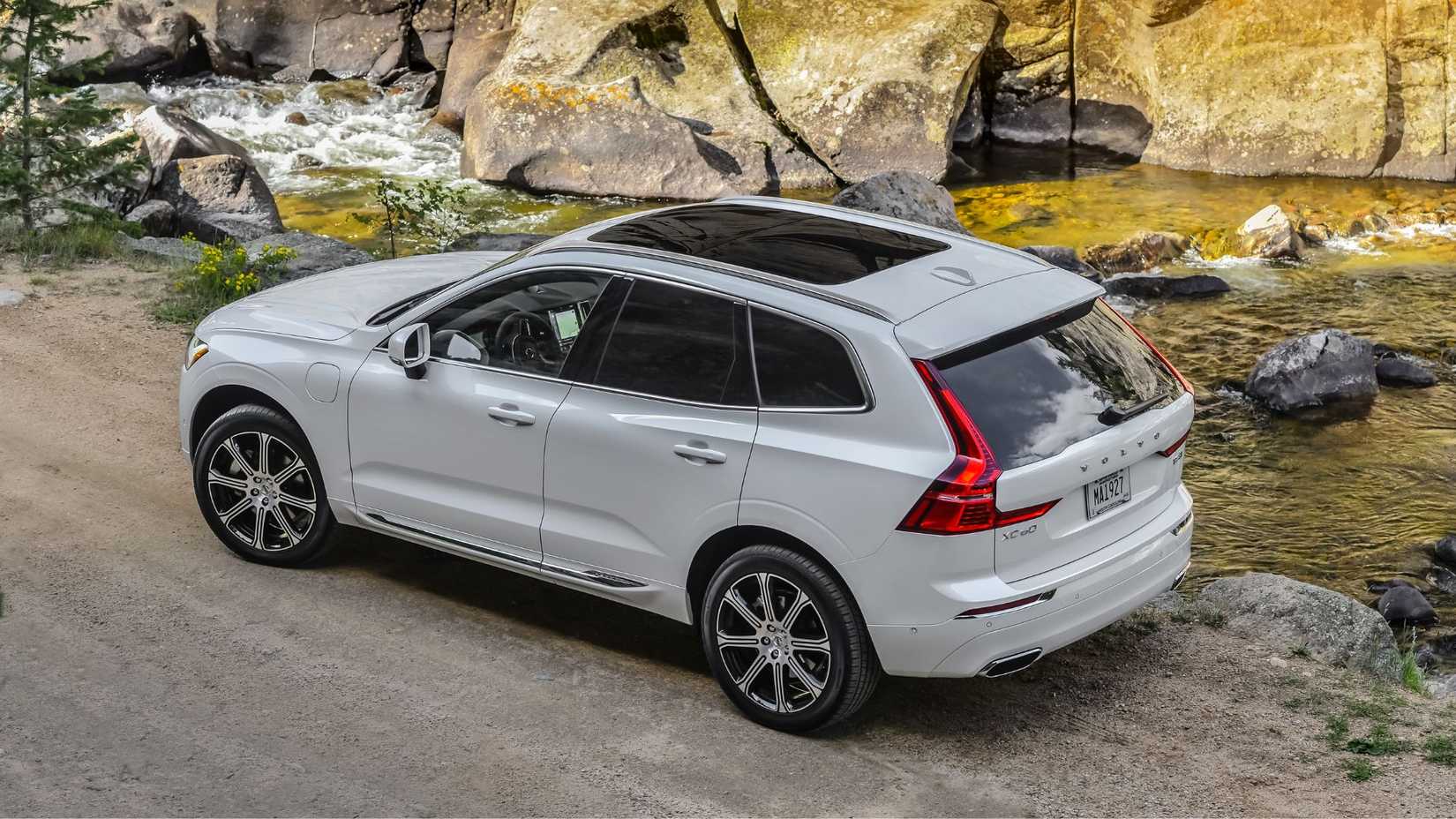 Static overhead rear 3/4 shot of a white 2017 Volvo XC60 T8 Inscription.