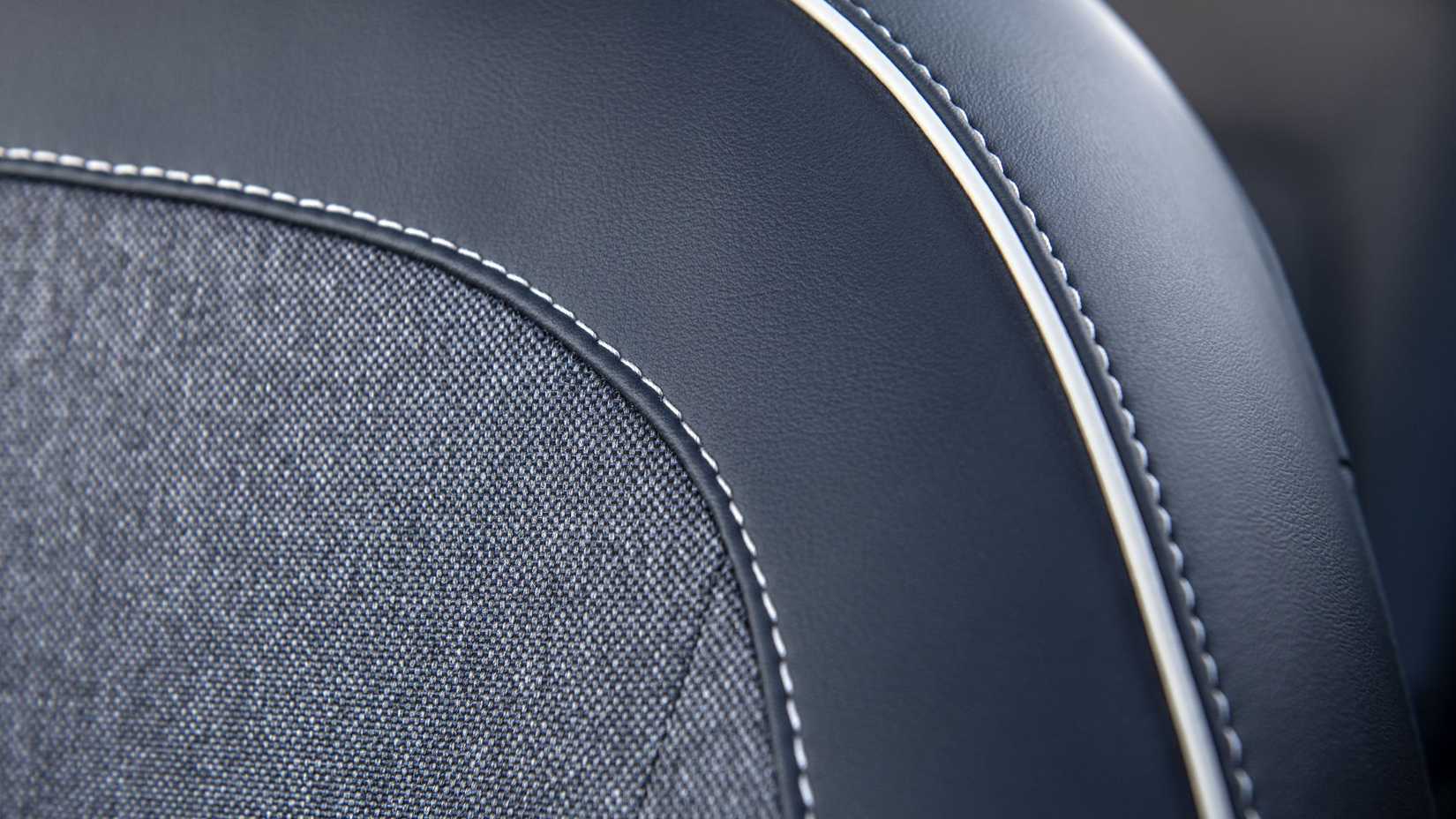 Gros plan des matériaux des sièges à l’intérieur de l’habitacle d’un Hyundai Venue 2025.