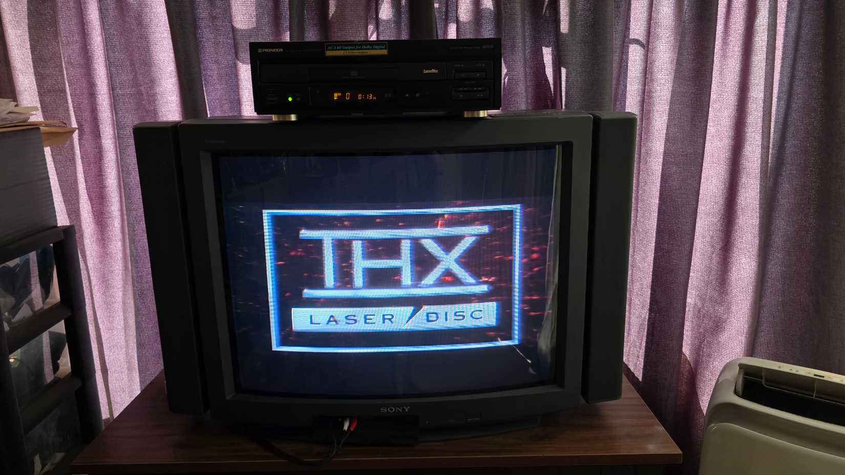 A TV shows the THX LaserDisc audio logo.