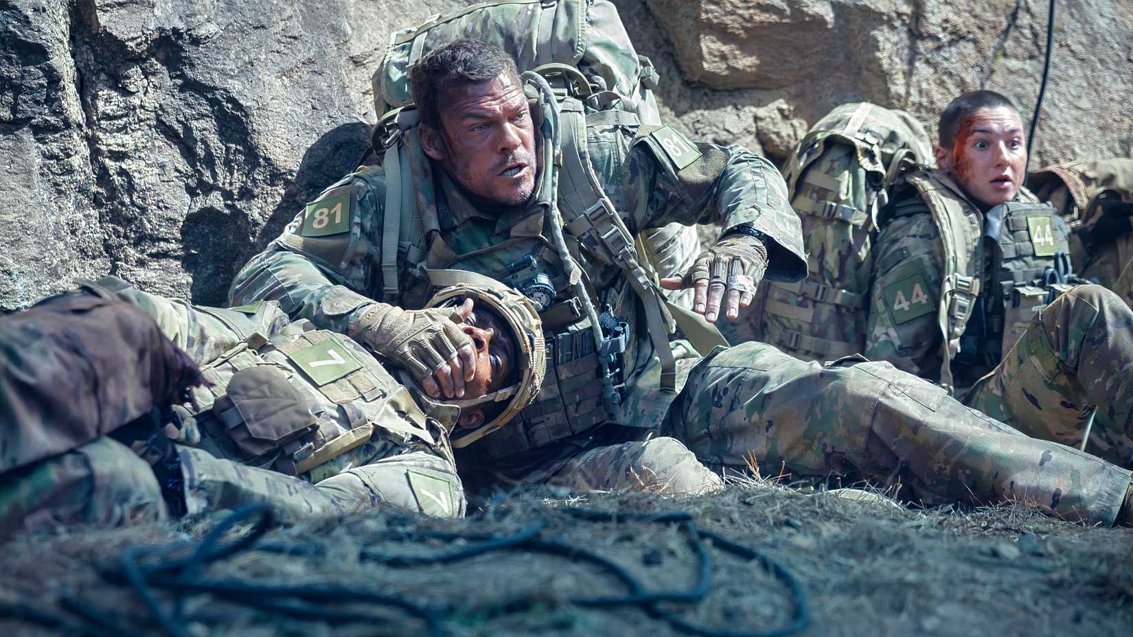 Alan Ritchson and soldiers in War Machine.