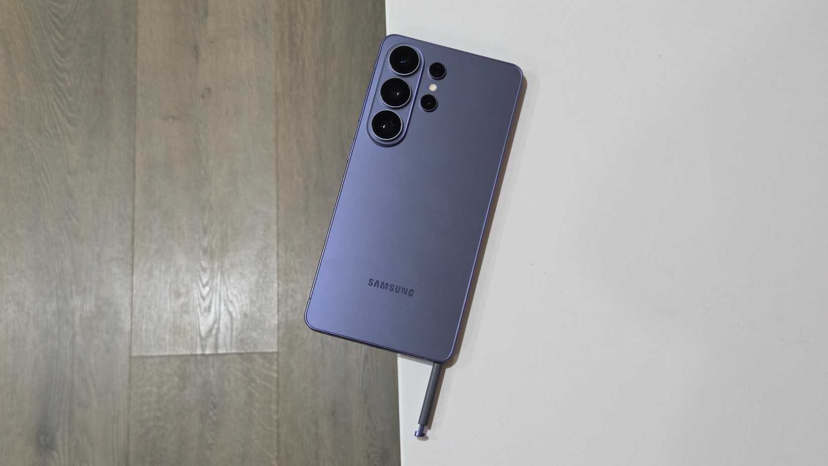 Galaxy S26 Ultra and S-Pen on a counter