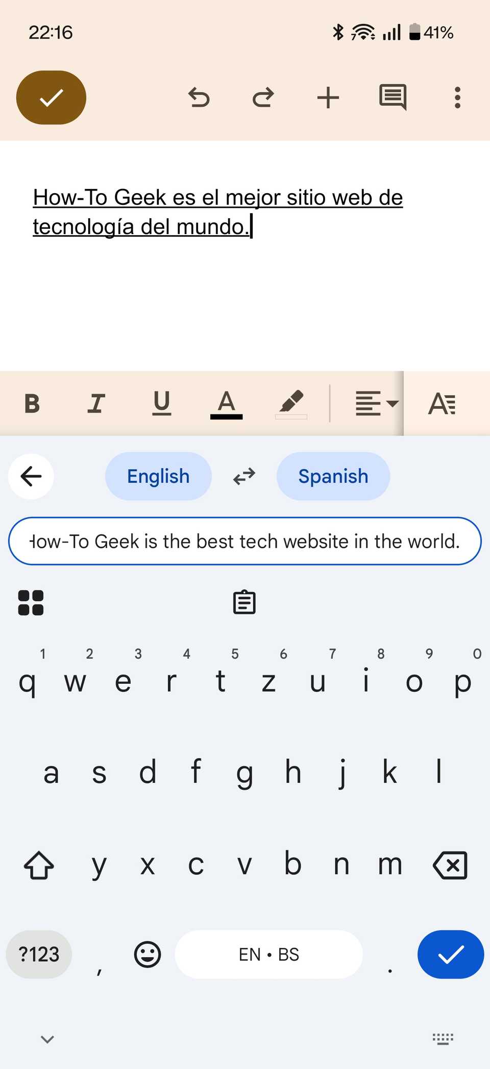 Gboard translating from English to Spanish.