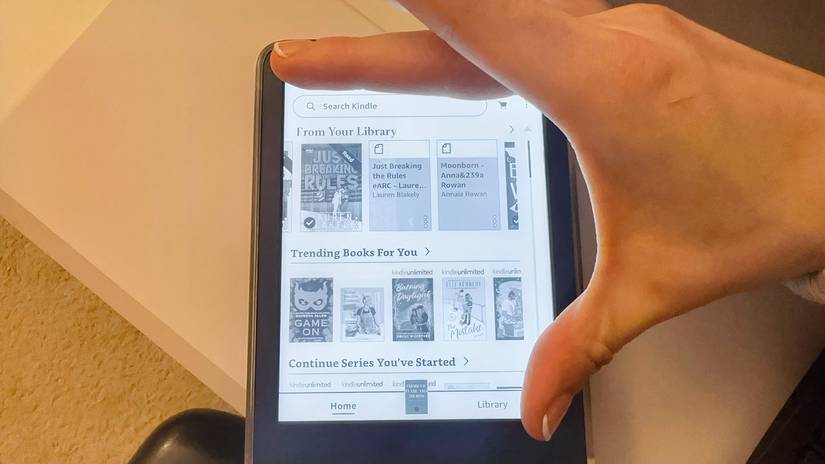 Me showing how you'd screenshot an image on Kindle.