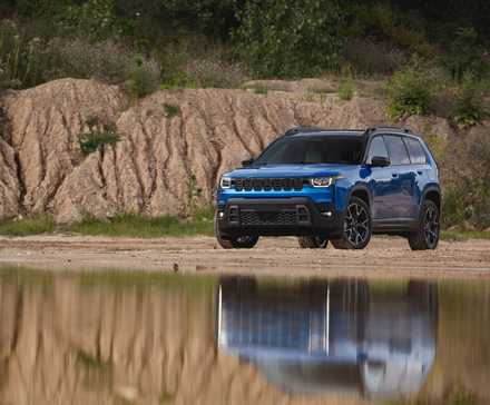 Front 3/4 shot of a 2026 Jeep Cherokee