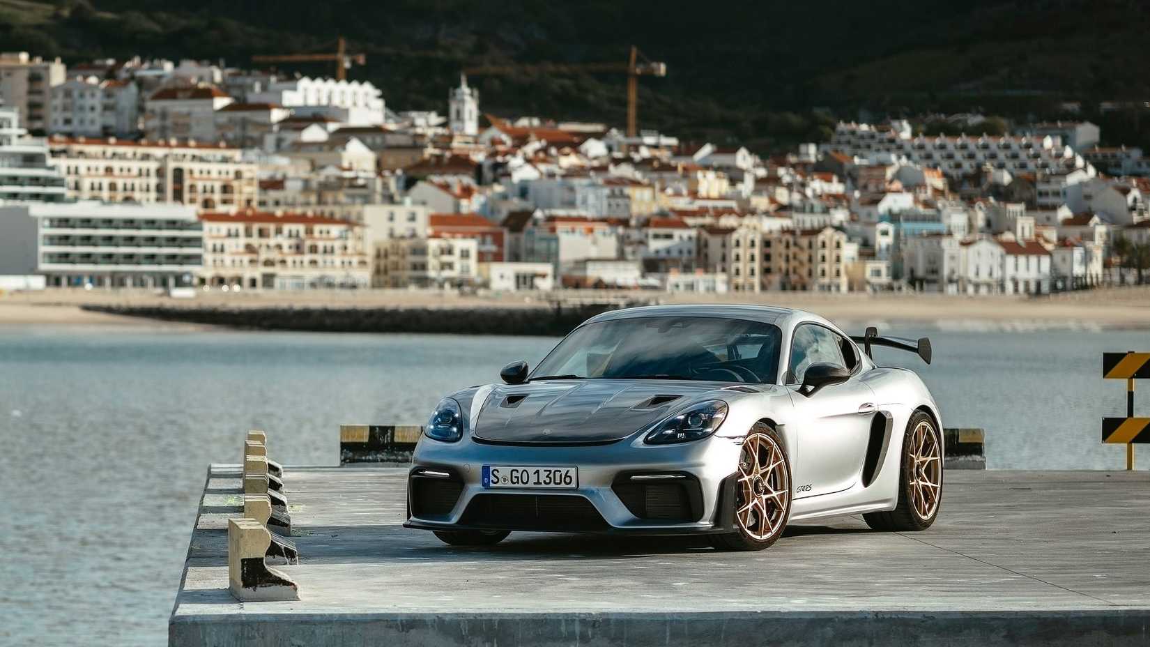 Front 3/4 shot of a 2022 Porsche Cayman GT4 RS
