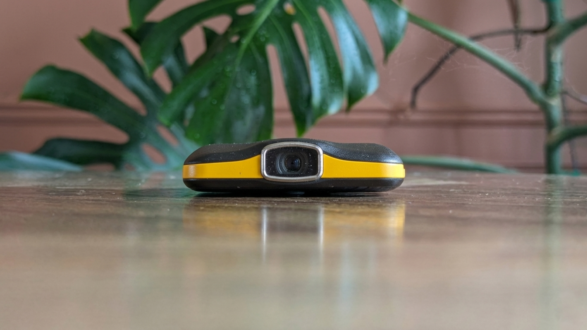 This old Samsung phone doubled as a projector, and I’d pay anything for a new version of it