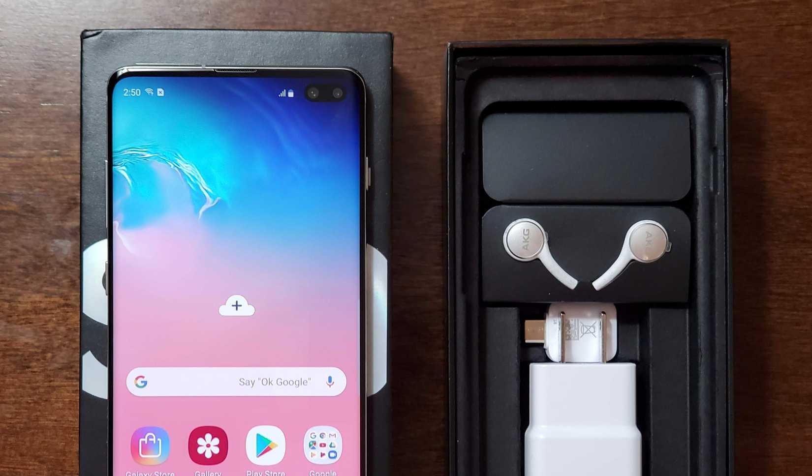 Galaxy S10+ dual front cameras