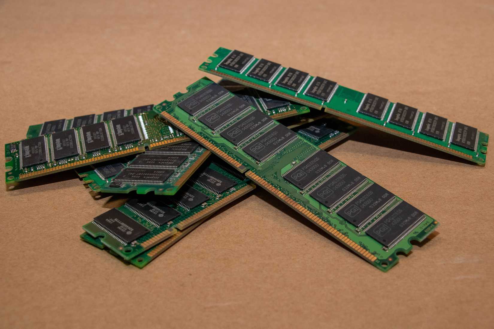 Memory Computer 1990 Why RAM was the most important component in 1990s portable CD players