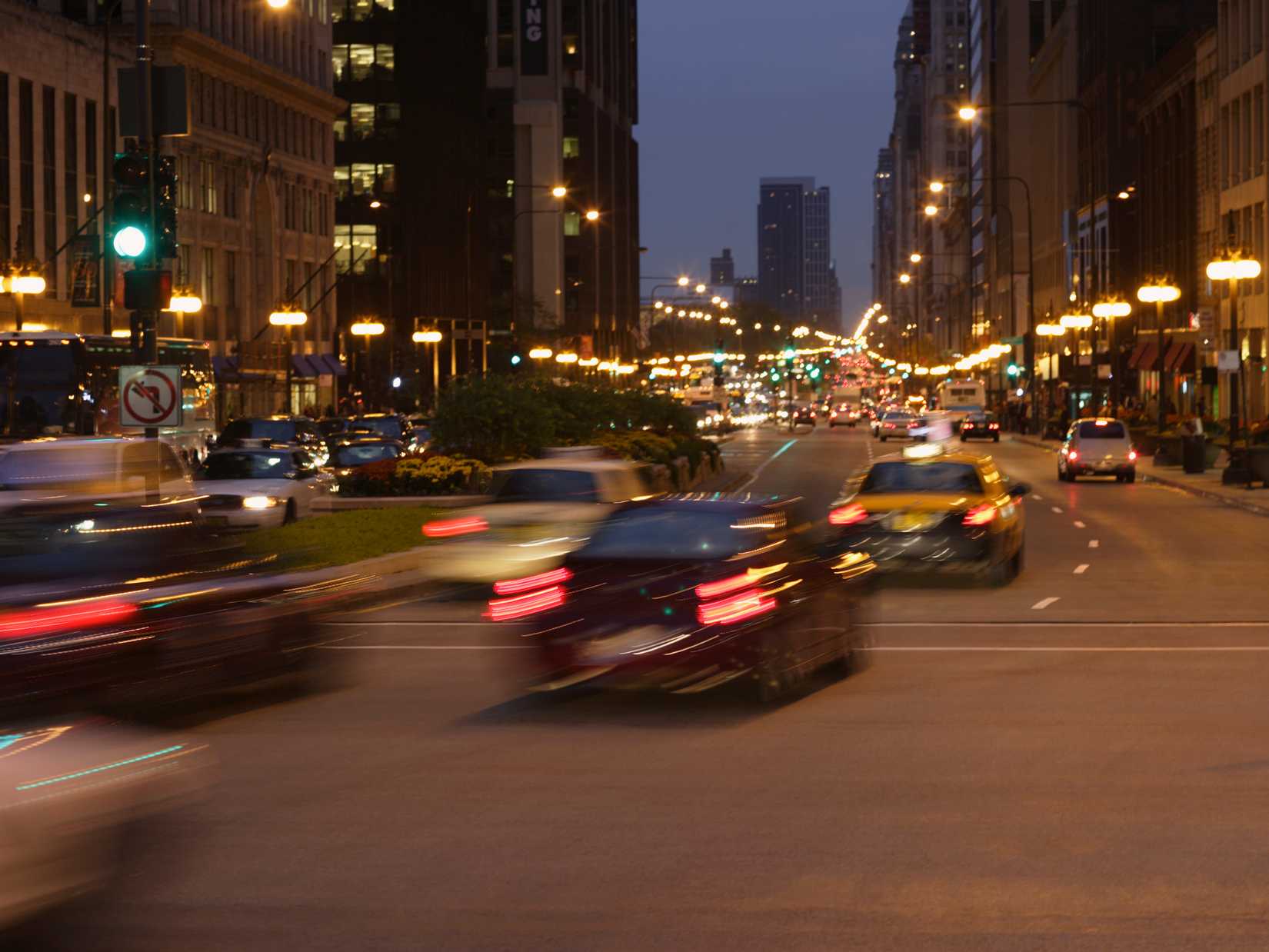 Traffic on Michigan Avenue North heading towards night, Chicago, Illinois, USA