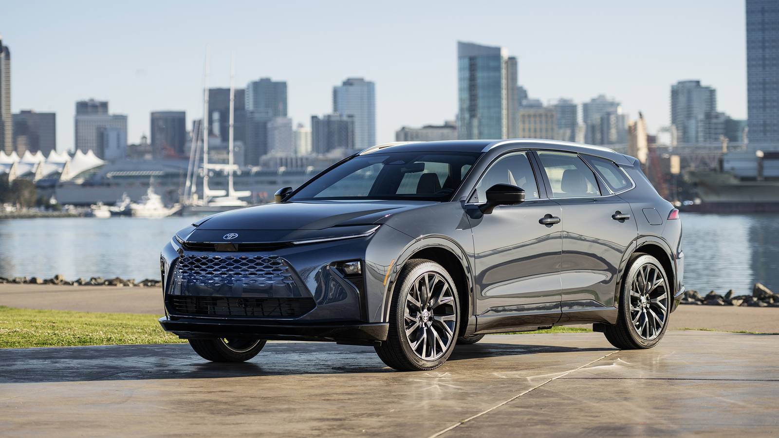 Toyota Crown Signia Redefines Premium Value: Why Experts Say It Outshines Entry-Luxury SUVs