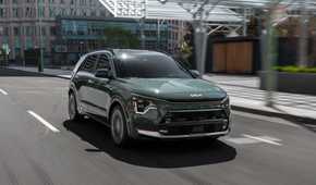 Front 3/4 shot of a 2026 Kia Niro