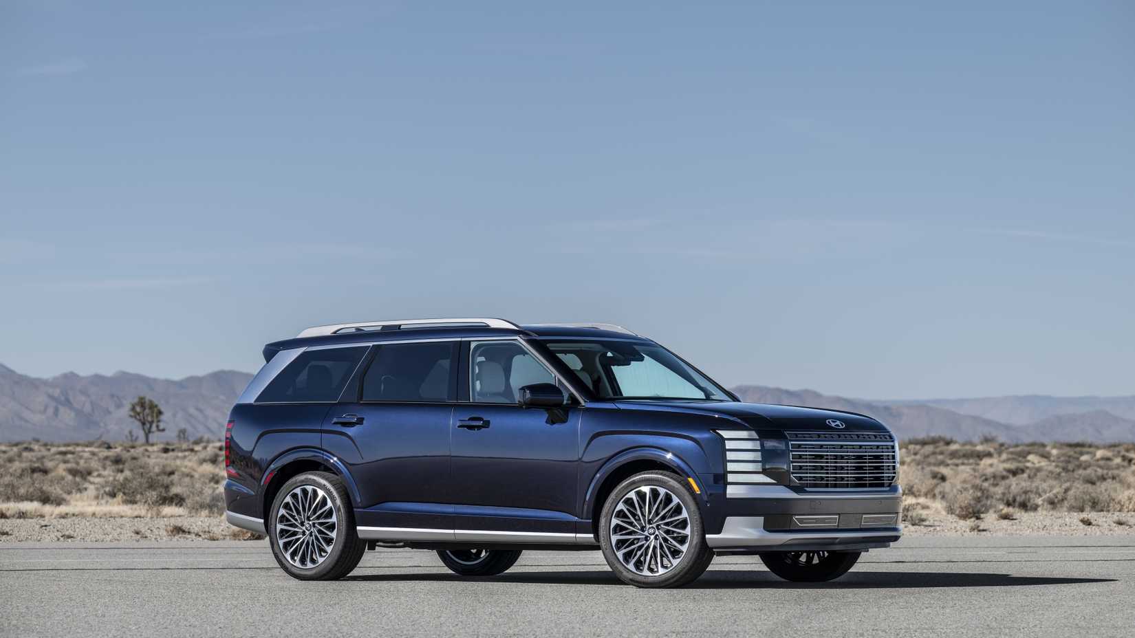 Front 3/4 shot of a 2026 Hyundai Palisade