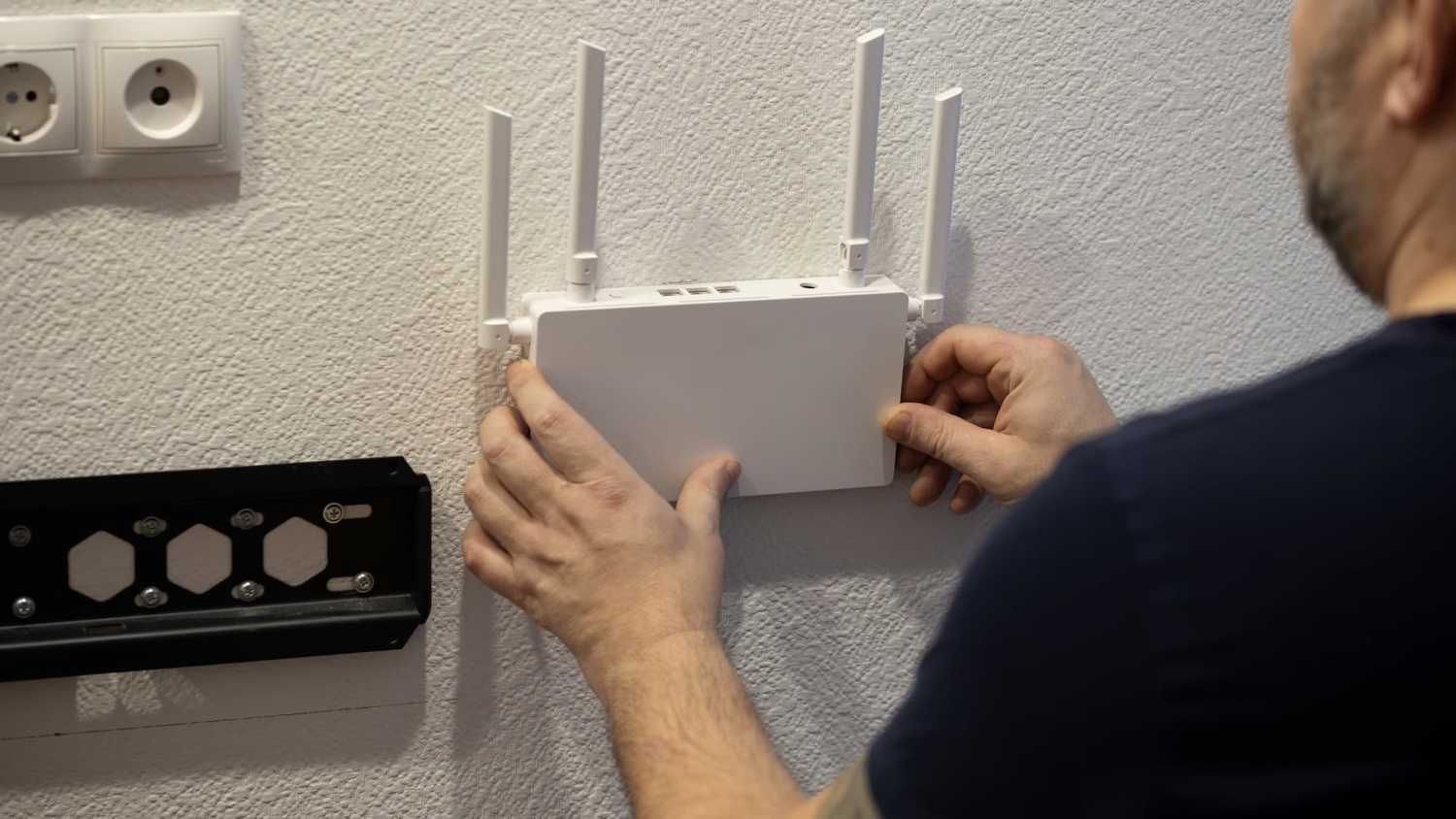 Everyone is terrified of their router's reset switch (but this other ...