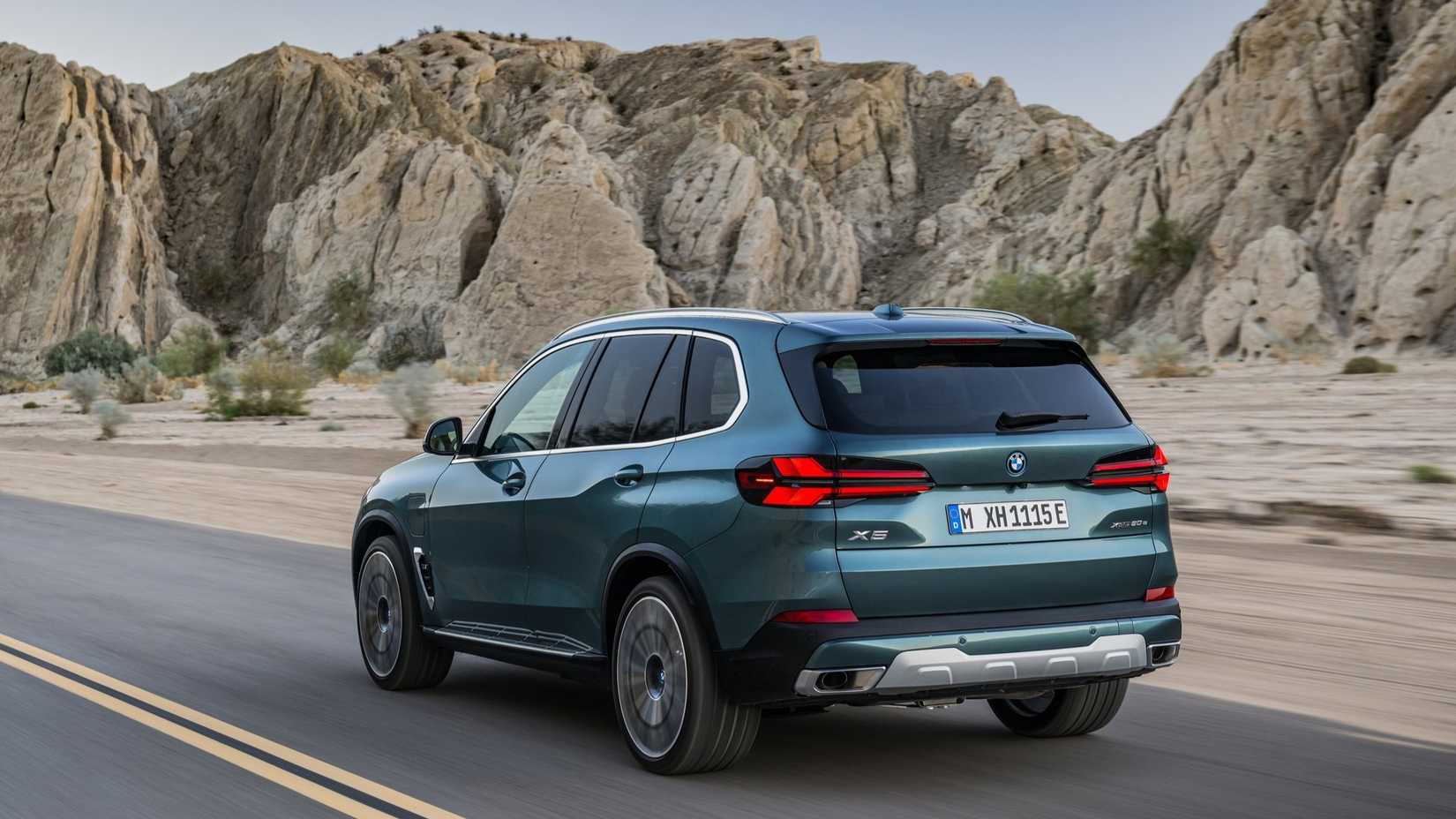 Rear 3/4 shot of a 2024 BMW X5