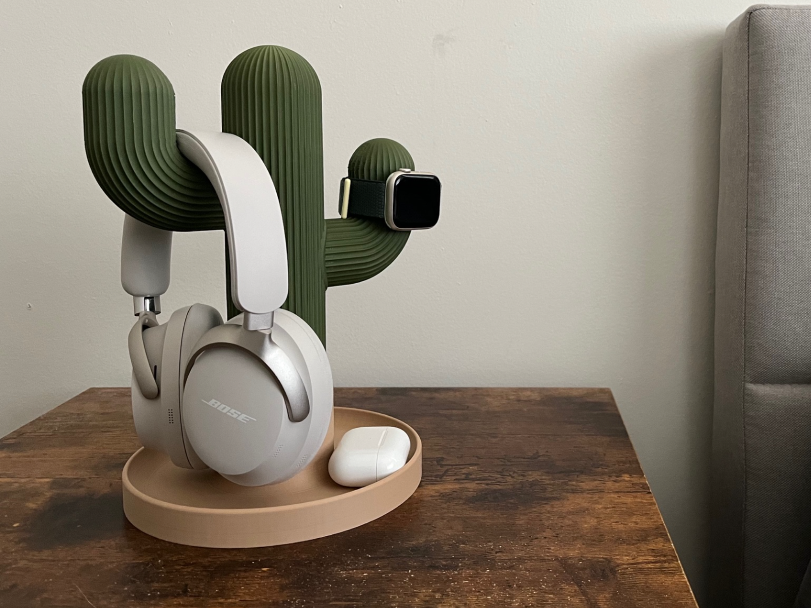 Cactus 3D printed headphone holder.