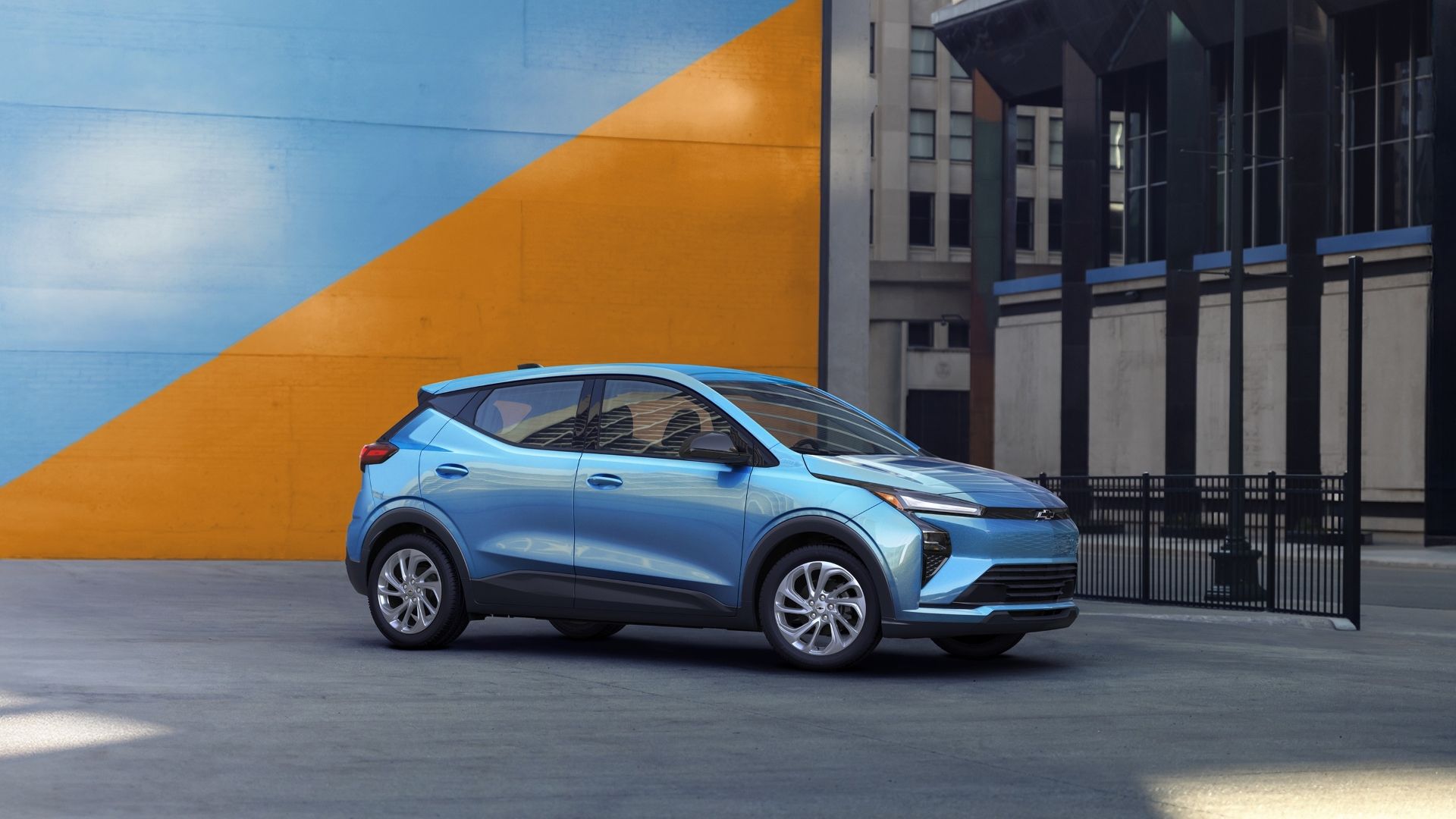 Chevrolet Bolt возвращается: самый доступный электромобиль в США с запасом хода 400 км