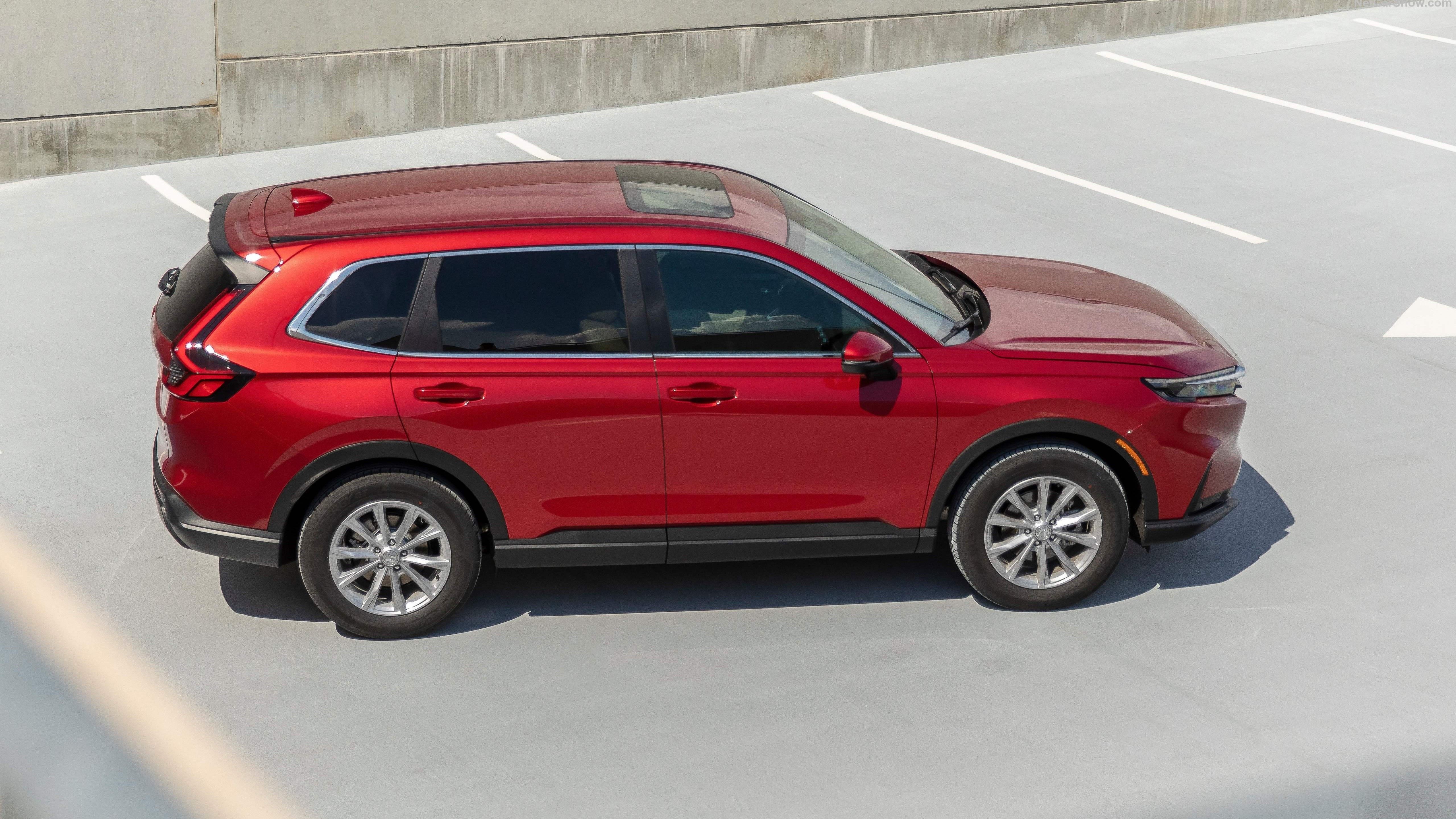 Side profile shot of a 2023 Honda CR-V