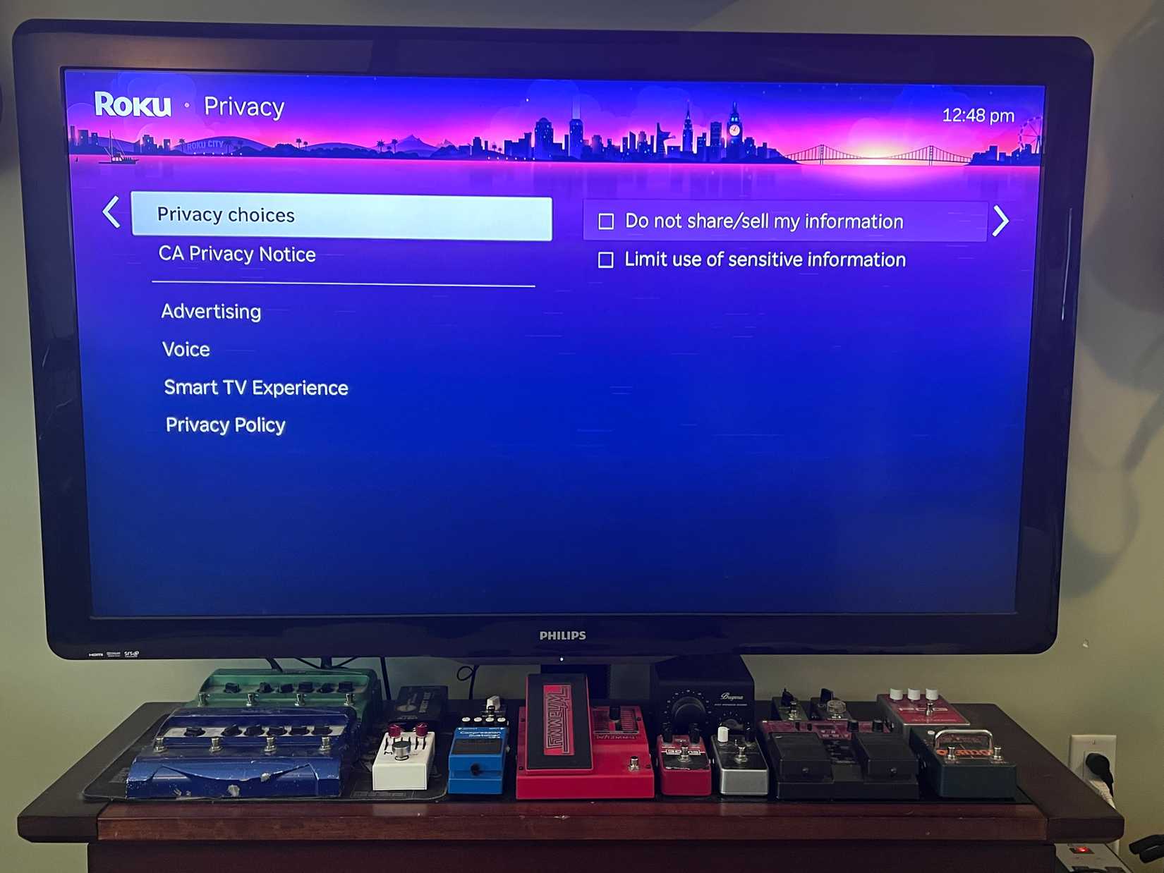 An image of a RokuTV open to the screen where users can choose to share their Roku data with third parties.