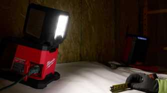 M18 Rover tri-panel light