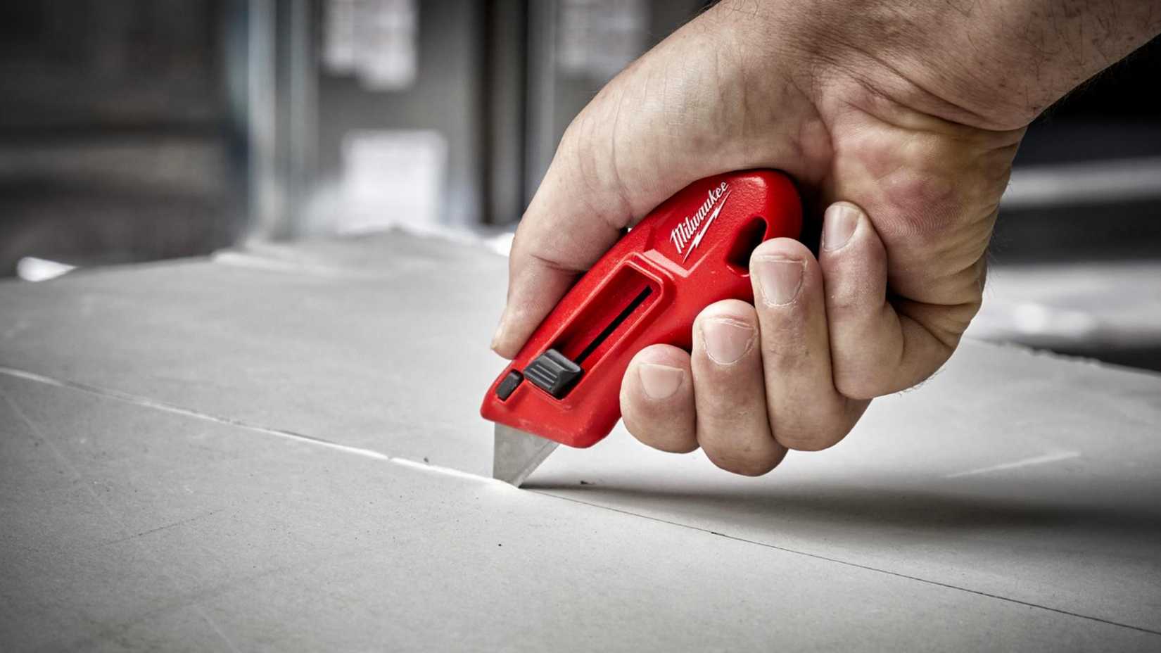 Milwaukee compact slide cutter