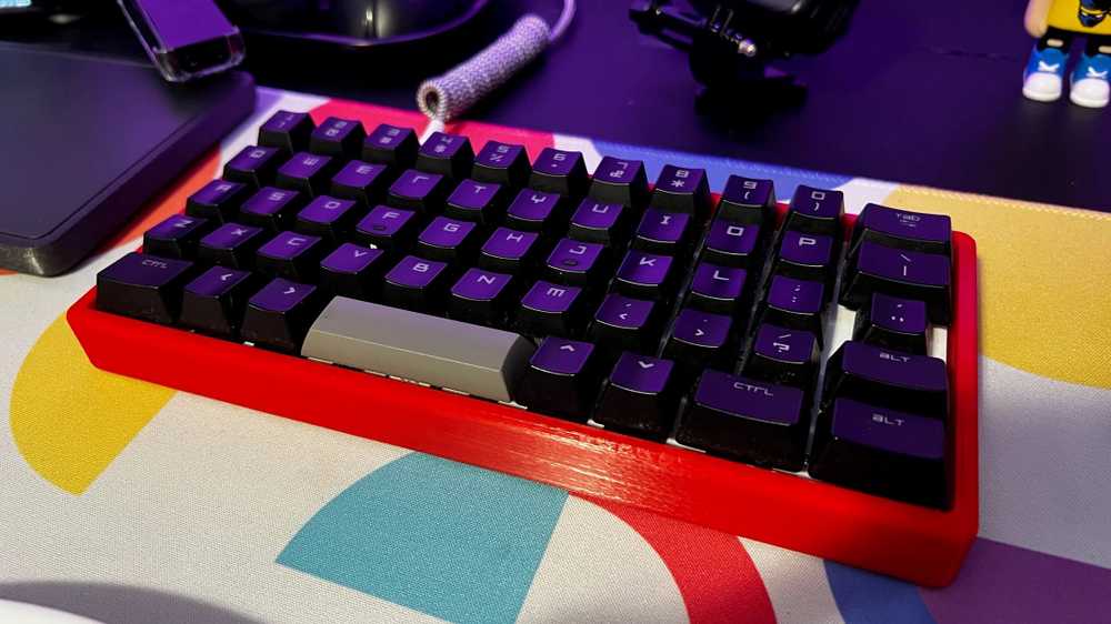 The ScottoStarter uses an ortholinear layout with 52 keys