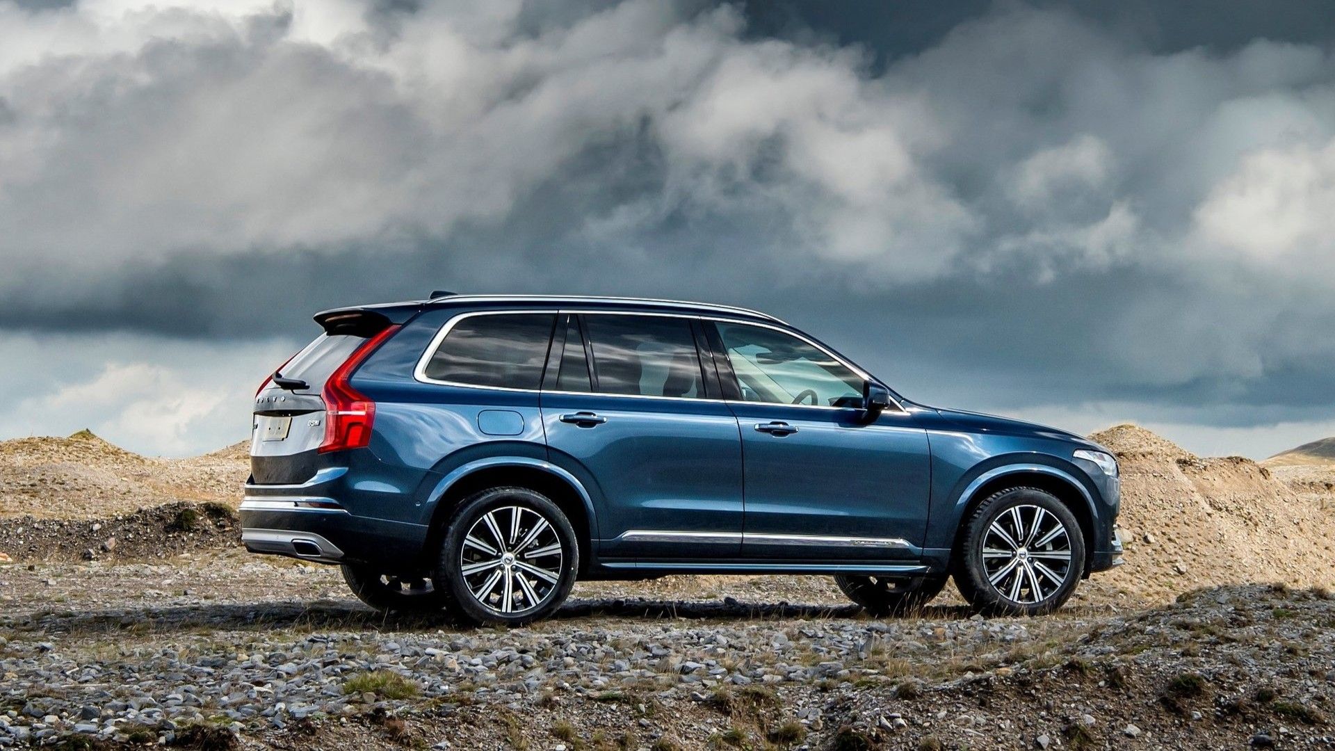 Side profile photo of a 2020 Volvo XC90 