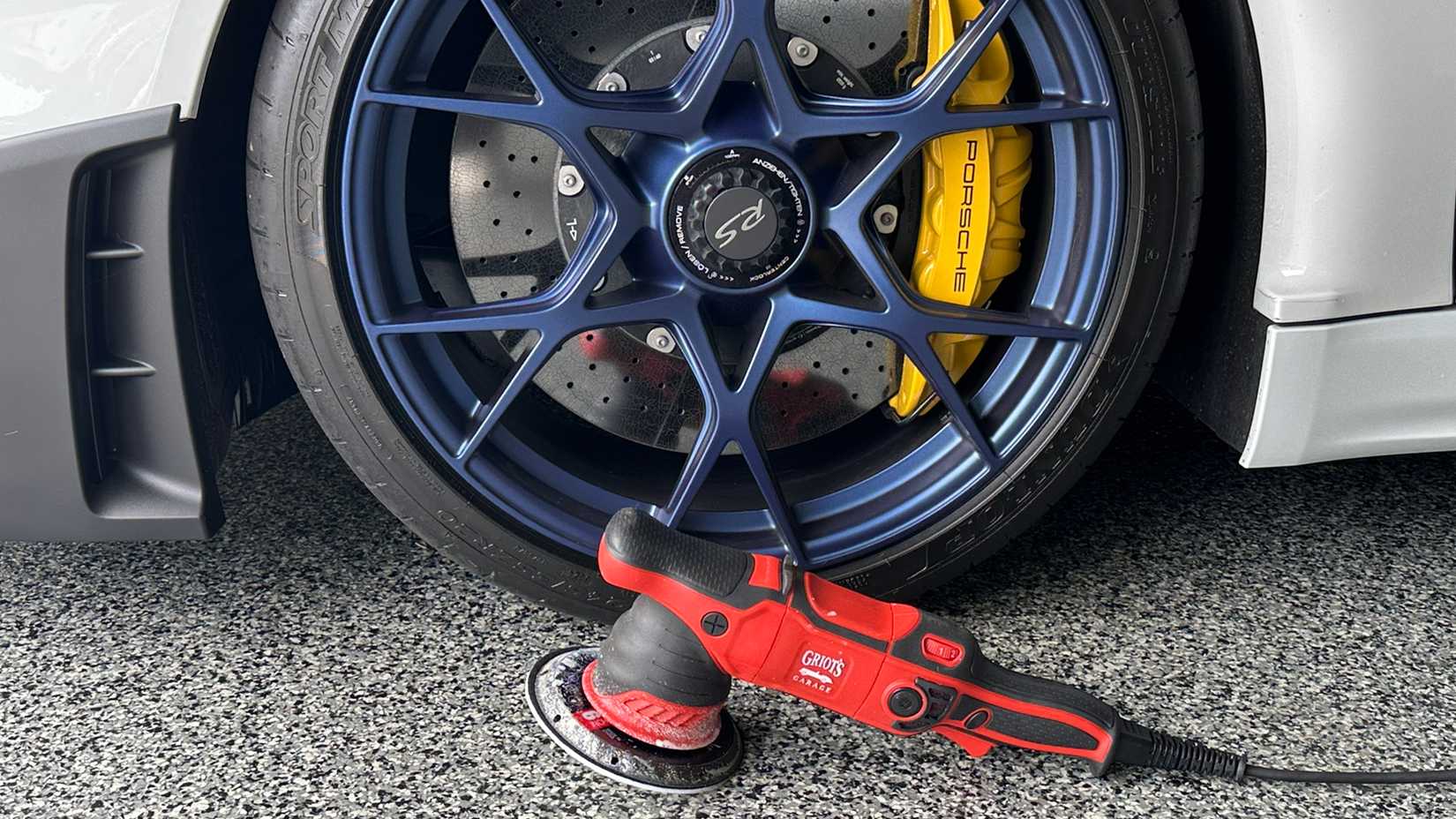 Griot's Garage G9 next to Spyder RS wheel