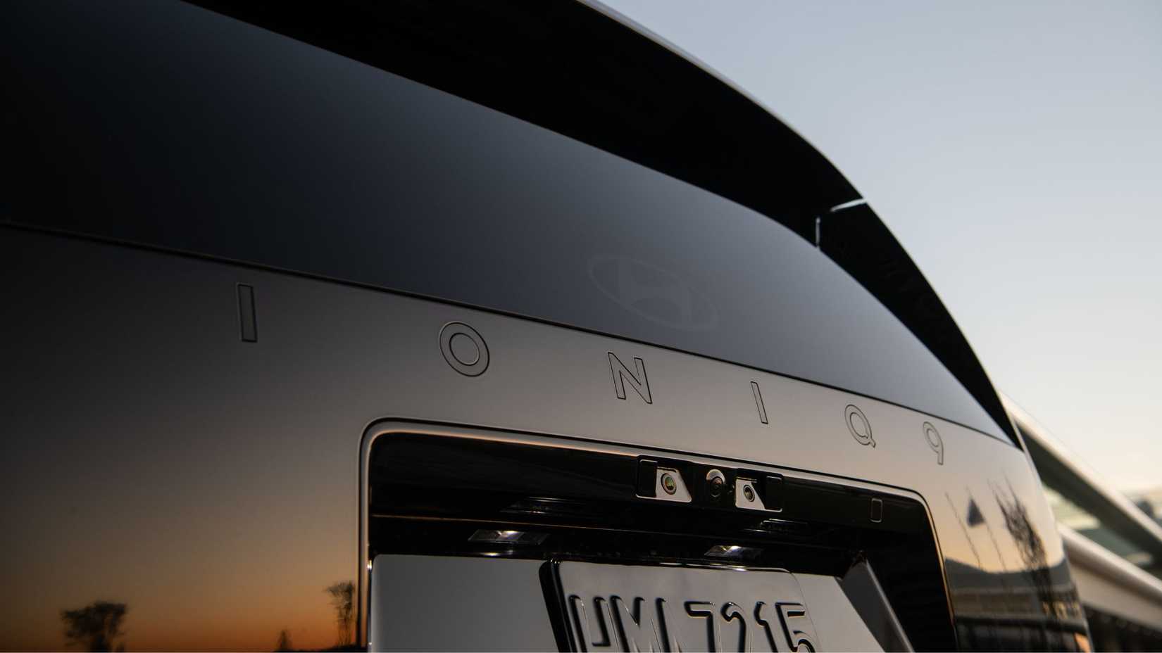 Close-up shot of the badging on the trunk lid of a 2027 Hyundai Ioniq 9 Calligraphy Black Ink.